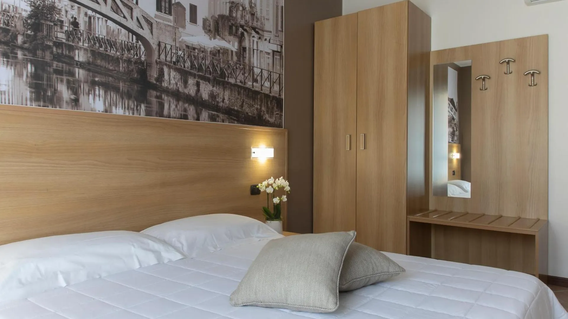 Residenza Aurora Bed & Breakfast Nerviano 2*,  Italy